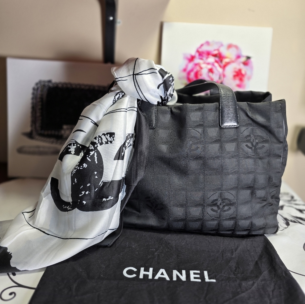 🔥EUC CHANEL VINTAGE TRAVEL LIGNE TOTE BAG